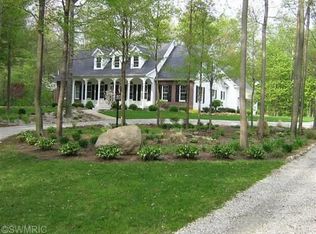 1435 Meadow Ln, Hillsdale, MI 49242