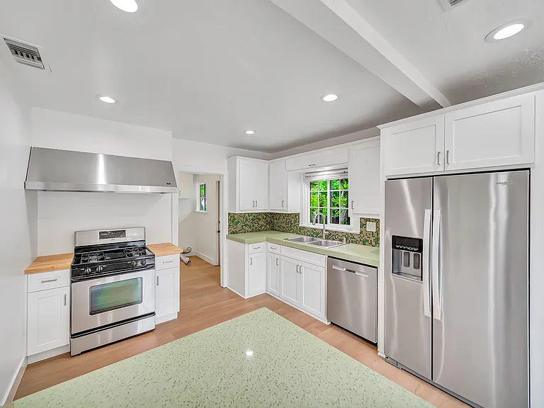 546 S Beachwood Dr — Photo 7