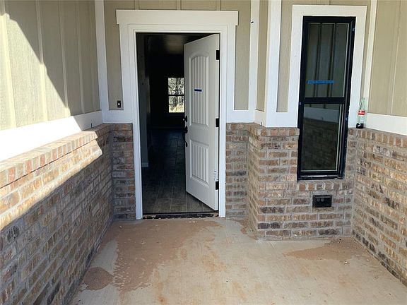 2nd image of 2400 Creekside Cir
