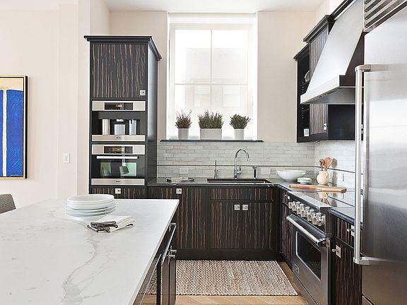 4th image of 212 W 18th St APT 9D