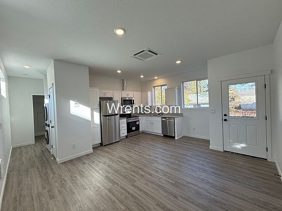 4th image of 1324-1326 W Dalke Ave