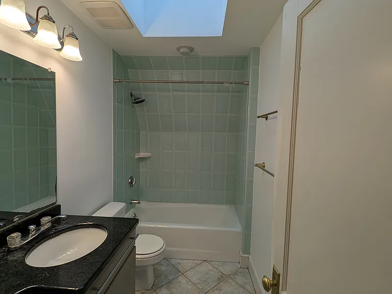 1900 Washington St #3 — Photo 12