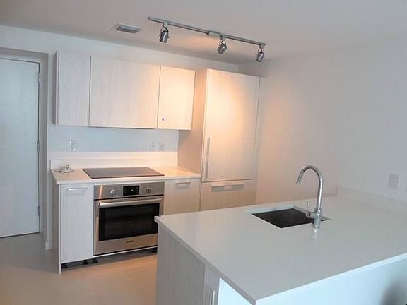 4th image of 501 NE 31st St Unit 3903