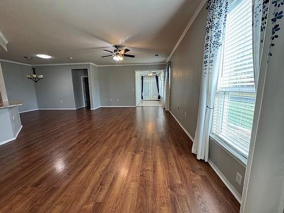 3rd image of 275 Bonham Loop