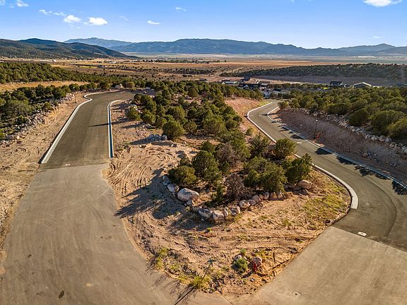 5th image of W Estate Dr #19