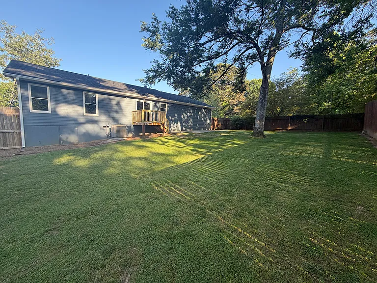 3270 Glasco Dr — Photo 14