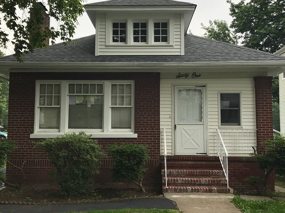 Street view-driveway left 