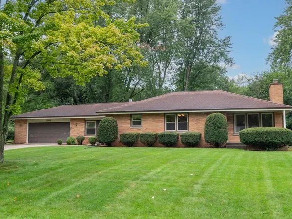 1865 Lone Oak CIRCLE W W, Brookfield, WI 53045