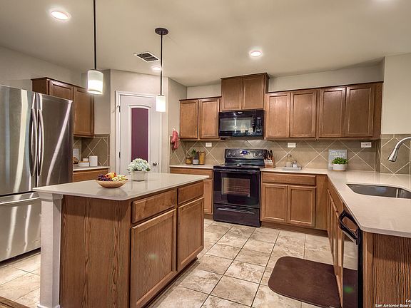 3rd image of 8031 ASSUMPTION DR