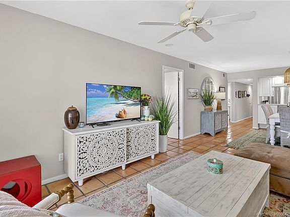 4th image of 40 NE Plantation Rd APT 403