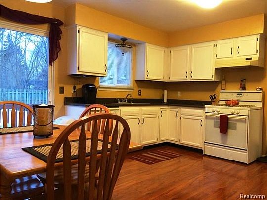 3rd image of 7345 Perrinsville Ct #2