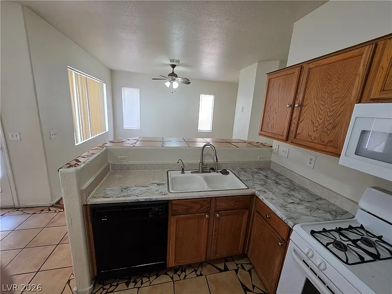 2506 Lady Elizabeth Ct — Photo 47