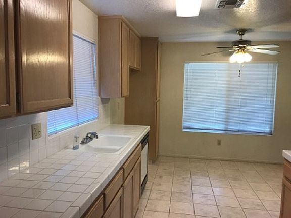 5th image of 4426 Grillos Dr