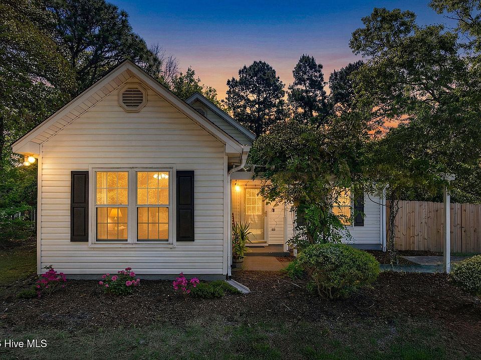 1st image of 315 Tangle Oaks Ct SE