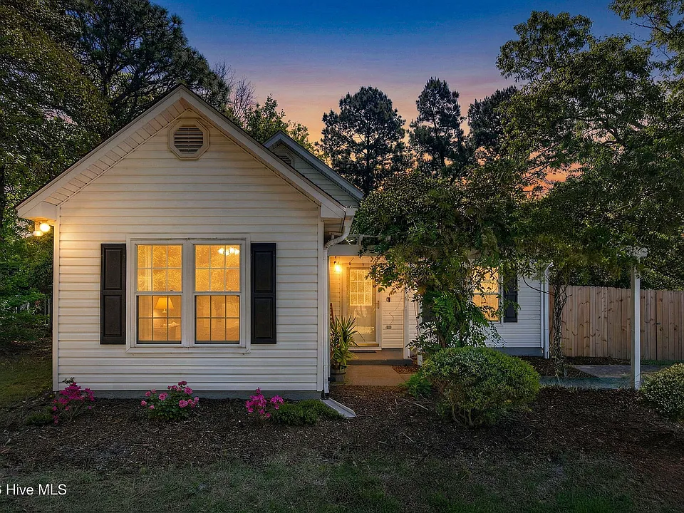 315 Tangle Oaks Ct SE