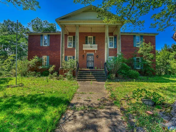 203 N Gaines Ave NW, Russellville, AL 35654