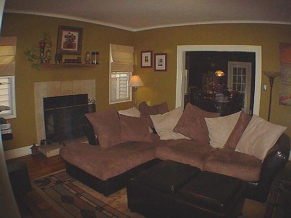 living room w/fireplace