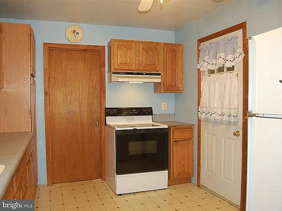 2nd image of 119 S Washington St