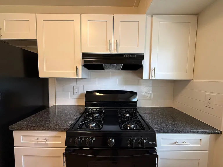 1109 Village Green Dr — Photo 8