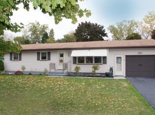 52 Pickdale Dr, Rochester, NY 14626