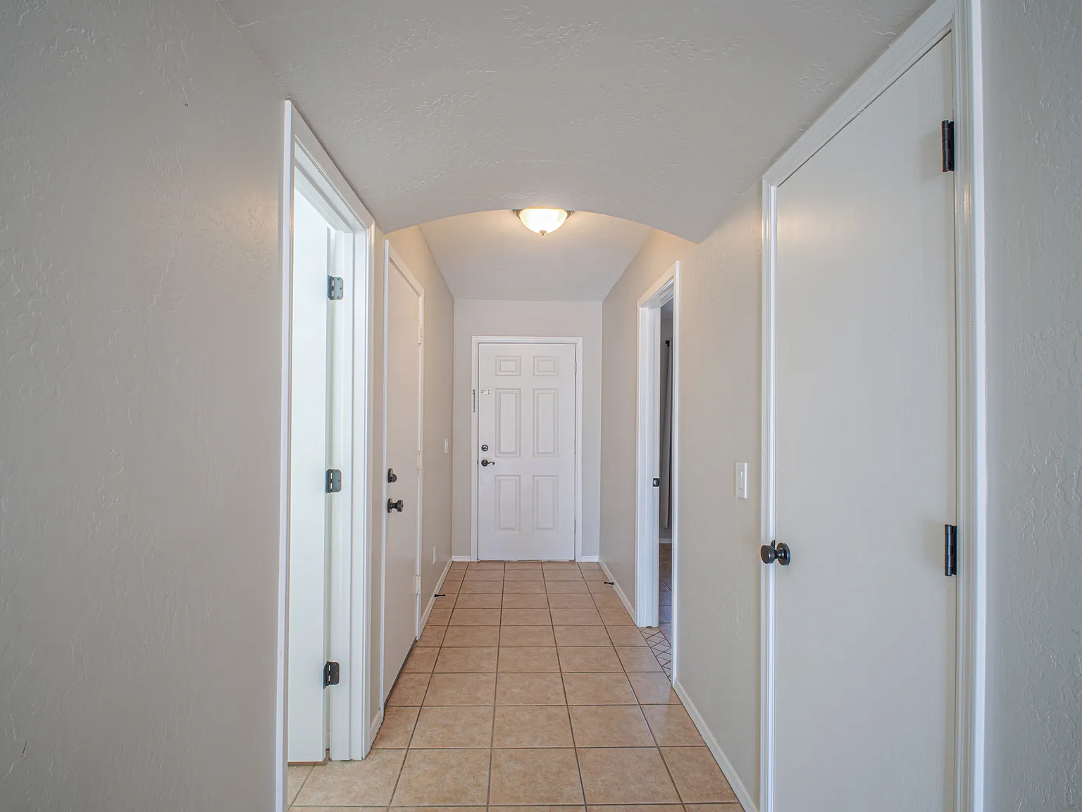 5 bed, 2257 sqft, $2,095 — Photo 3