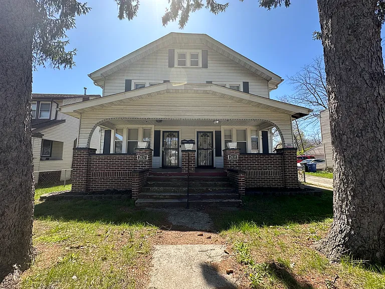 2037 Floral Ave — Photo 2