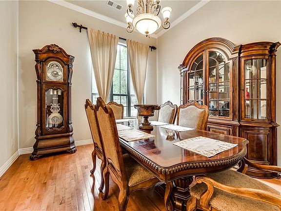 3rd image of 2050 E Oak Shores Dr