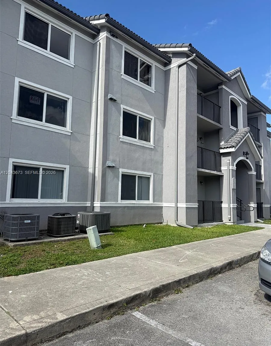 Vista Trace 8 Condo — Photo 1