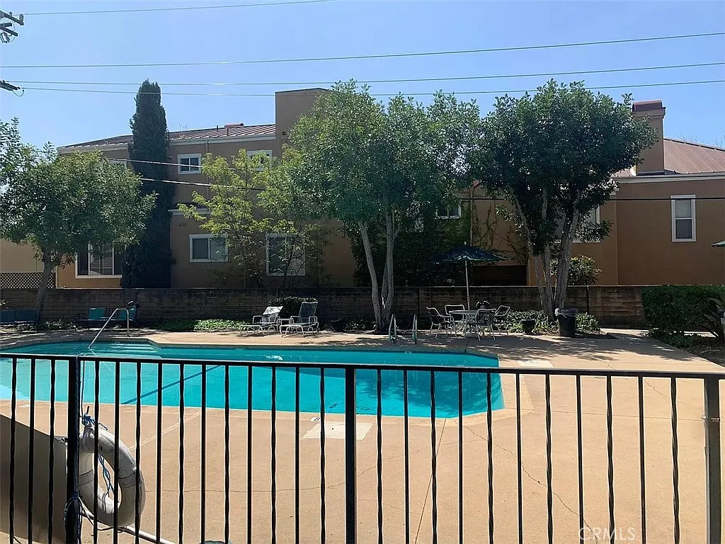 3 bed, 1703 sqft, $3,250 — Photo 2