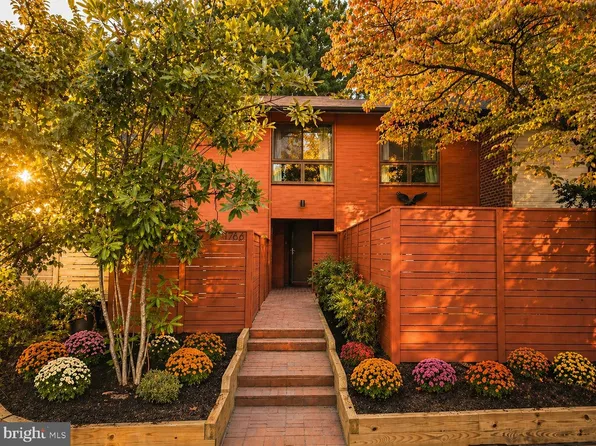 11766 Indian Ridge Rd, Reston, VA 20191