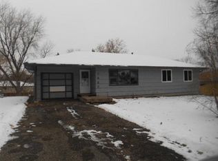 1427 Valley Dr, Burnsville, MN 55337