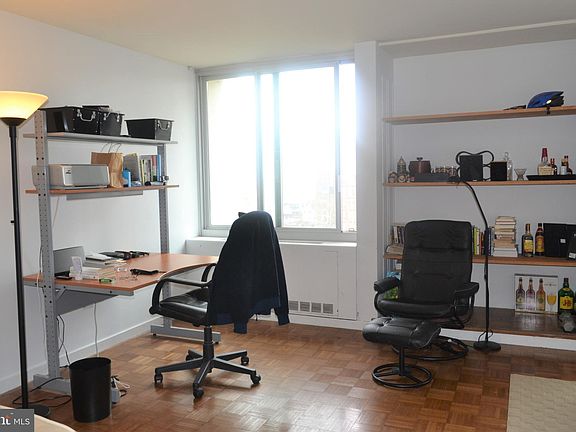 3rd image of 604 S Washington Sq APT 1406