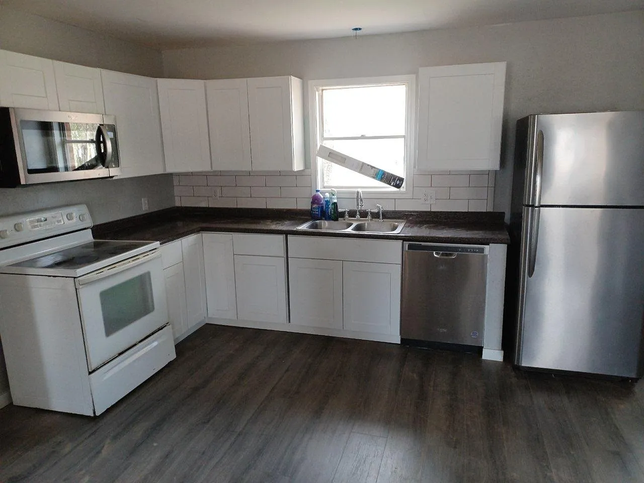 3 bed, 1406 sqft, $1,500 — Photo 2