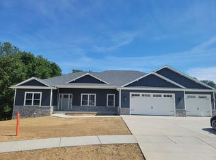 56 Moonlight Ct, Chatham, IL 62629