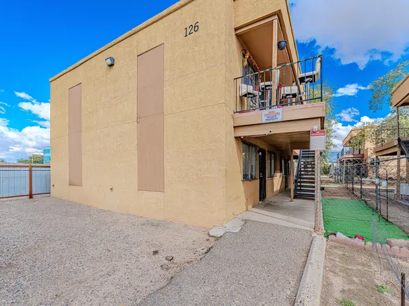 126 Rhode Island St SE, Albuquerque, NM 87108
