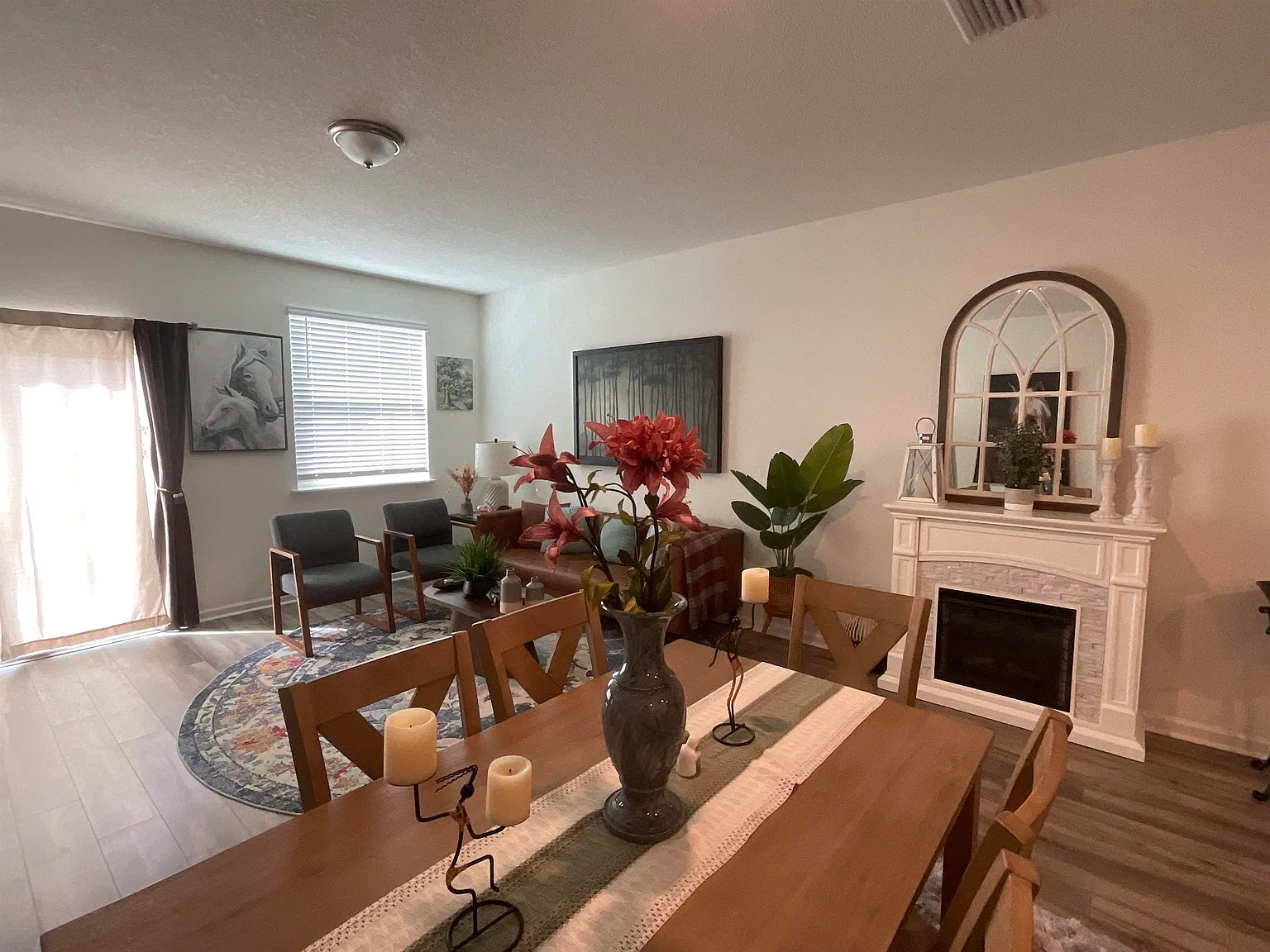 3 bed, 2.5 bath, 1354 sqft, $2,200 — Photo 2