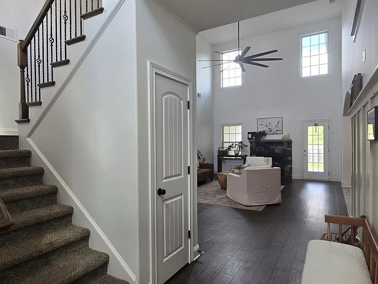 425 Veronica Ct — Photo 27