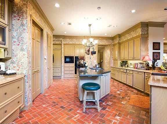 5th image of 4920 Littlewood Dr