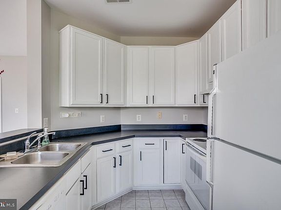 3rd image of 6481 Cheyenne Dr Unit 301