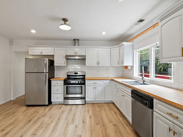 2435 Houston St — Photo 13