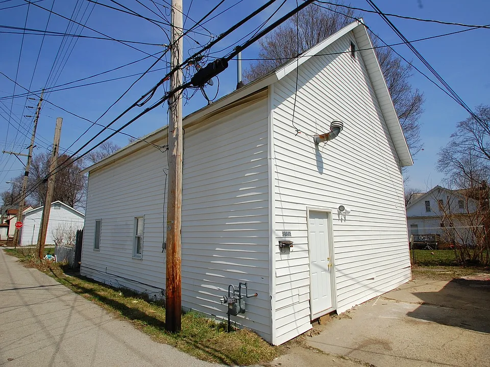 313 1/2 E Jefferson St