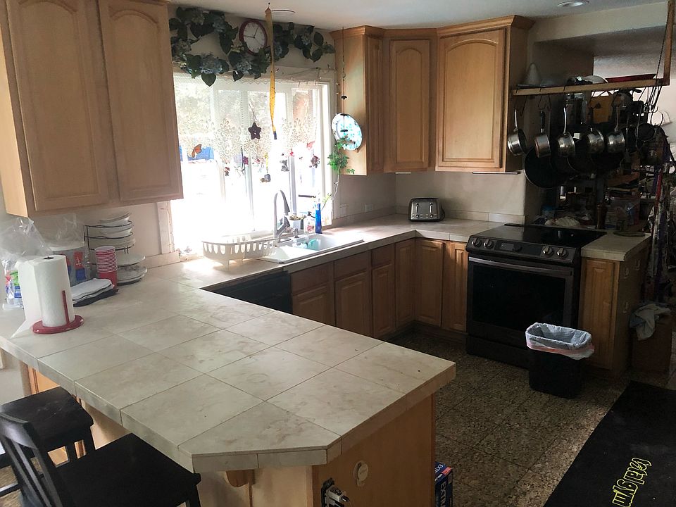 2nd image of 1210 NE 126th St