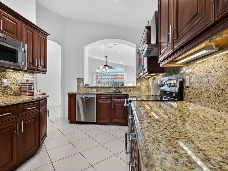 7116 Cataluna Cir — Photo 15