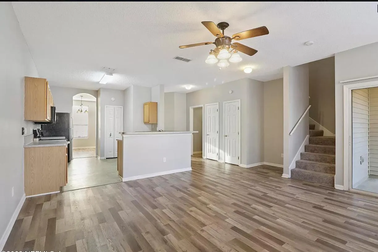 1131 Lee Rd — Photo 3