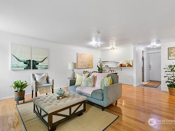 4th image of 7416 W Lake Sammamish Pkwy NE #1-203