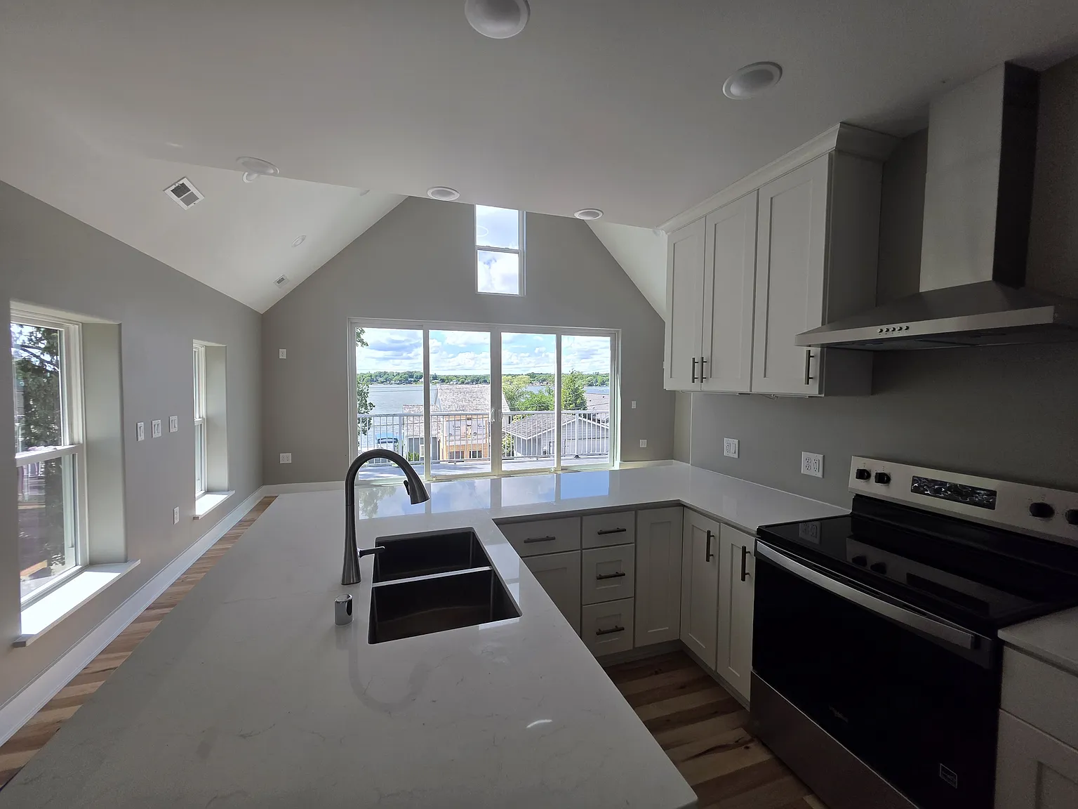 2 bed, 1000 sqft, $2,000 — Photo 2