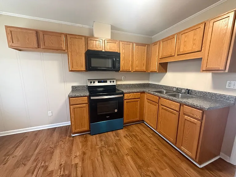 1603 Snowden Dr SE — Photo 3