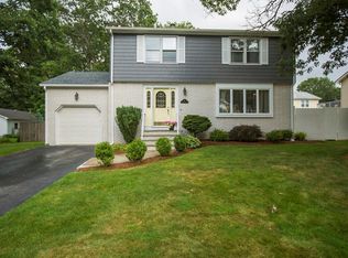 10 Daisy Ct, Cranston, RI 02920