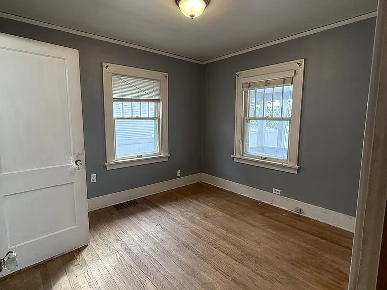 2417 E Ave NE — Photo 24