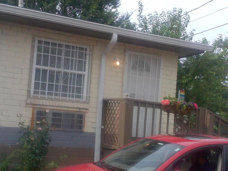 2nd image of 272 Glenn St SW APT 1